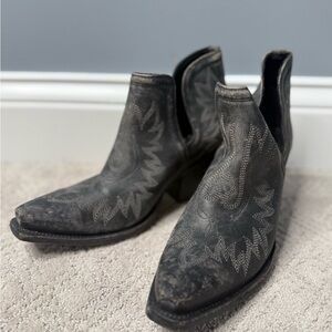 Women’s Ariat black western distressed boots